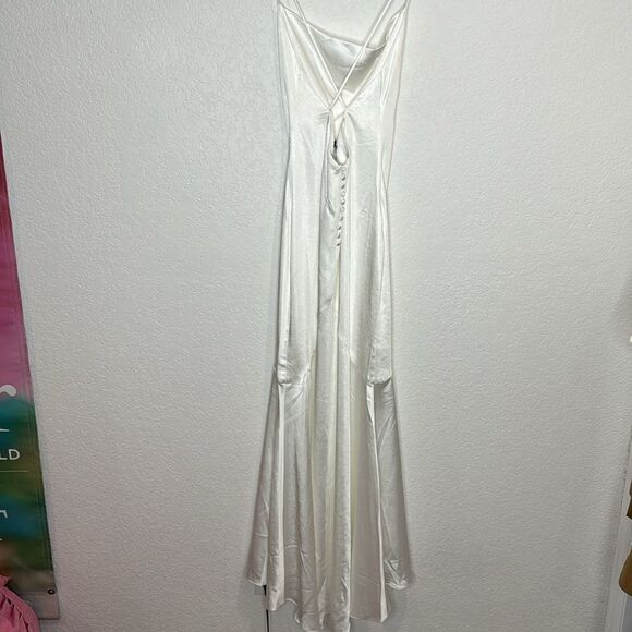 NWT ELLIATT Aisle Dress Satin White Maxi XS - Picture 7 of 16